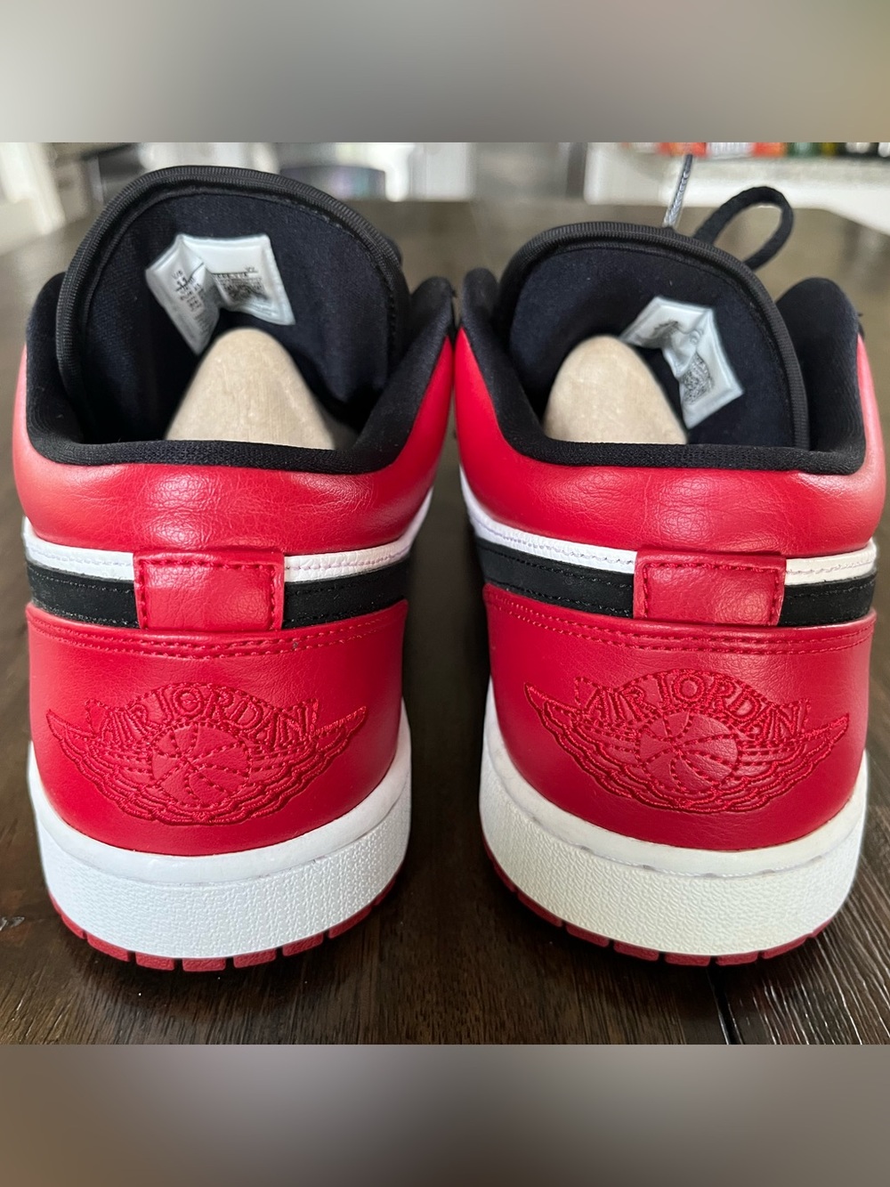 Air Jordan 1 Low - Black Toe - Picture 4 of 7